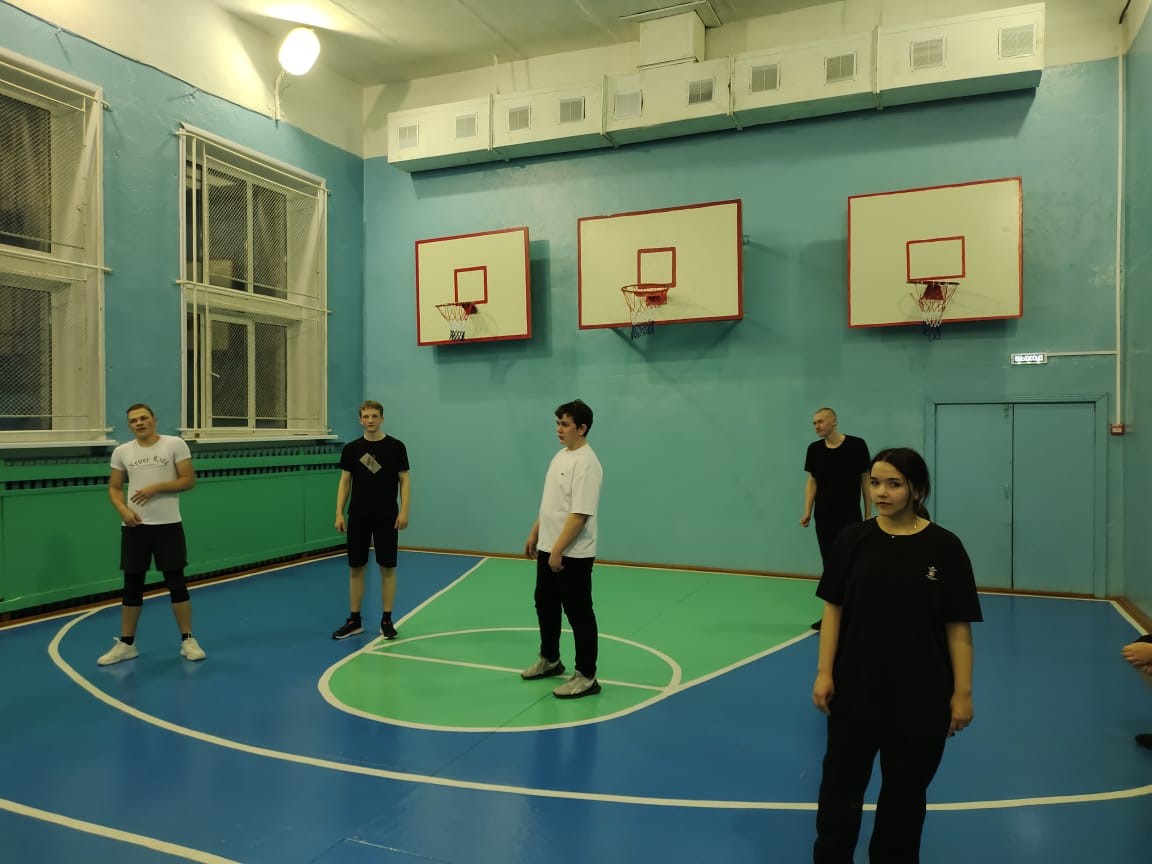 Соревнования по волейболу.